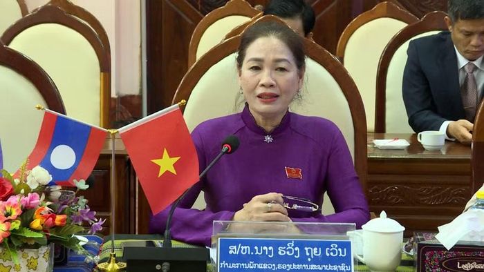Phó Chủ tịch HĐND tỉnh Huỳnh Thúy Vân mong muốn hai bên tập trung trao đổi, chia sẻ kinh nghiệm trong tổ chức và hoạt động của HĐND. Ảnh: Đức Hải