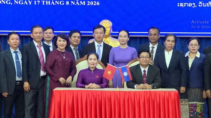 Thường trực HĐND 2 tỉnh Gia Lai và Sekong hội đàm gặp gỡ, trao đổi kinh nghiệm. Ảnh: Đức Hải