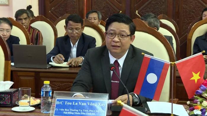 Phó Chủ tịch Thường trực HĐND tỉnh Sekong Tú-la-văn Vông-xay phát biểu tại buổi hội đàm. Ảnh: Đức Hải