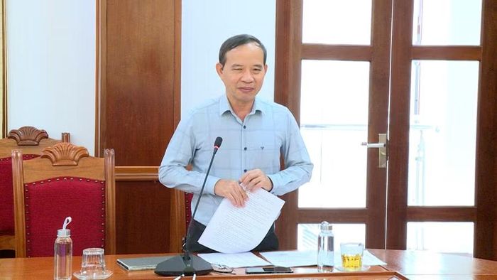  Đại diện lãnh đạo Sở Văn hóa - Thể thao và Du lịch báo cáo công tác chuẩn bị triển lãm. Ảnh: Minh Hoàng 