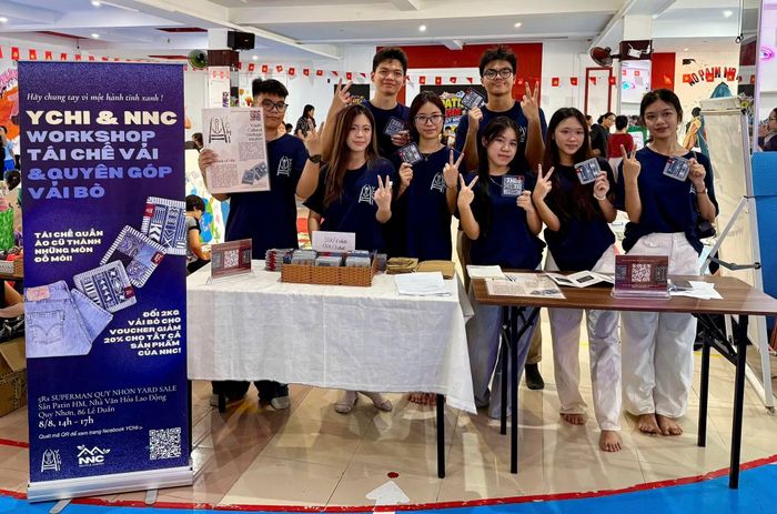  Các bạn trẻ nhóm YCHI cùng tìm hiểu, lan tỏa giá trị văn hóa theo cách riêng của thế hệ mình. Ảnh: D.L 