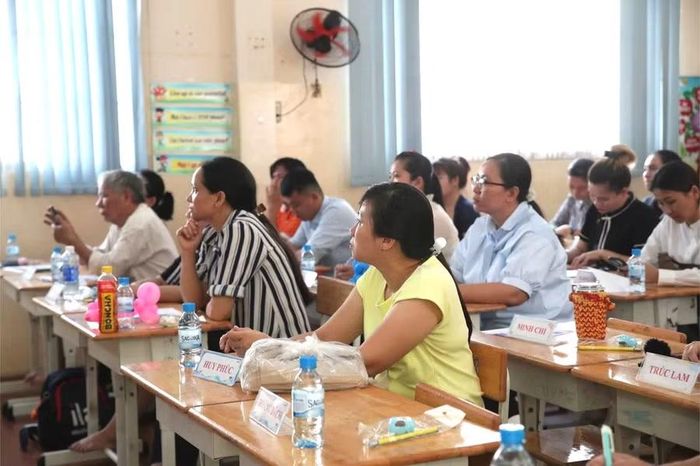 Bộ GD&ĐT đang lấy ý kiến để hoàn thiện các quy định về Ban đại diện cha mẹ học sinh. Ảnh minh hoạ: Nam Anh/Dân trí