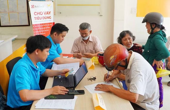  Bộ Nội vụ ước tính riêng phương án giảm tuổi từ 75 xuống 70 sẽ làm tăng chi khoảng 11.680 tỷ đồng mỗi năm. Ảnh: P.V 