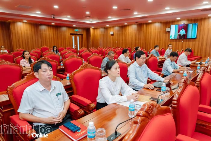 Các đại biểu tham dự hội nghị tại điểm cầu Khánh Hòa.