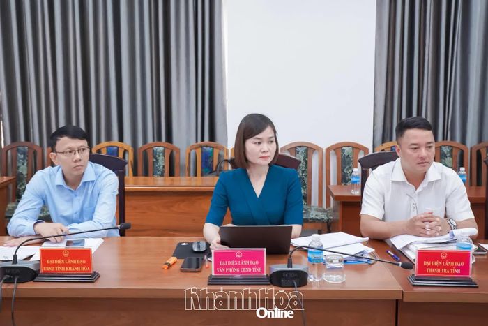 Phó Chủ tịch UBND tỉnh Nguyễn Thanh Hà và lãnh đạo Văn phòng UBND tỉnh, Thanh tra tỉnh tham dự buổi tiếp công dân.