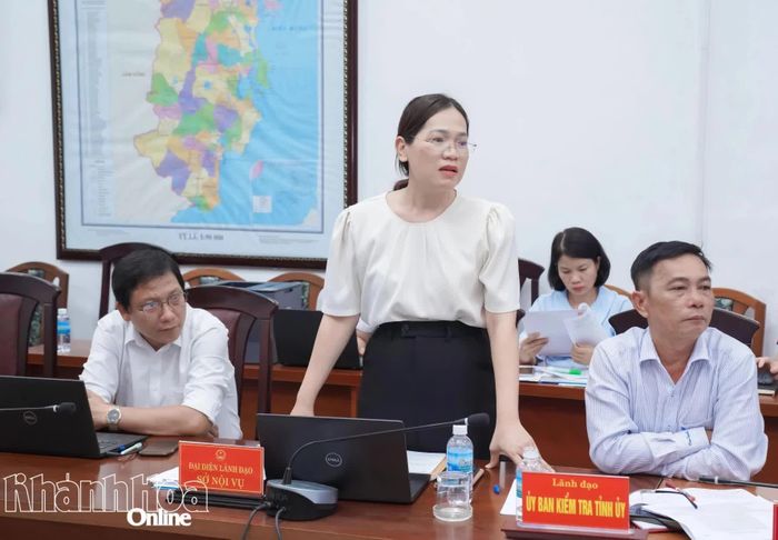 Lãnh đạo Sở Nội vụ phát biểu.