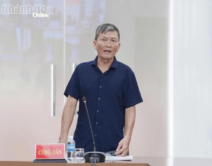 Ông Trần Văn Long (phường Bảo An) trình bày tại buổi tiếp công dân.