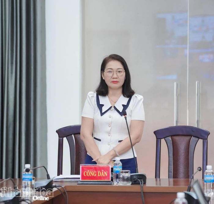 Bà Lê Thị Thanh Mai (phường Bảo An) trình bày tại buổi tiếp công dân.