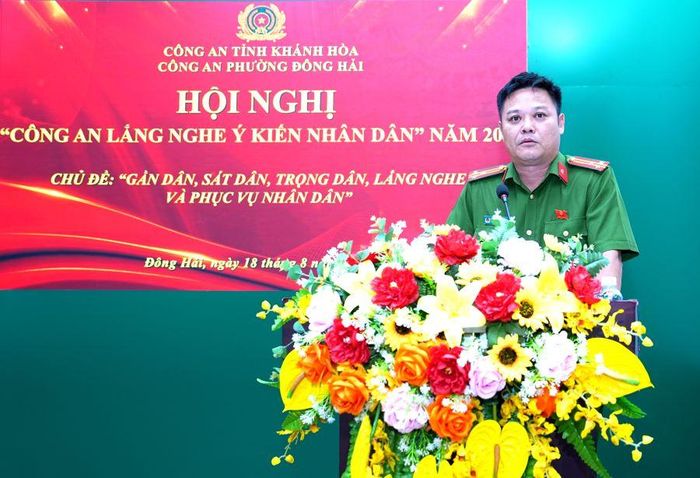 Lãnh đạo Công an phường Đông Hải tiếp thu ý kiến Nhân dân.