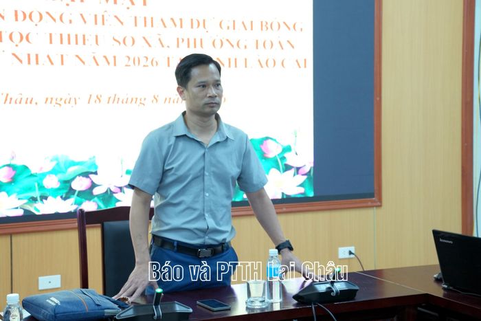 Đồng chí Trần Văn Công - Phó Giám đốc Sở Văn hóa, Thể thao và Du lịch phát biểu tại buổi gặp mặt.