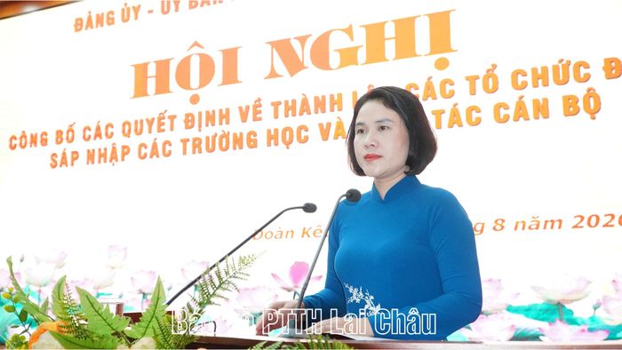 Đồng chí Đào Thị Lan Anh - Bí thư Đảng ủy phường Đoàn Kết phát biểu chỉ đạo hội nghị.