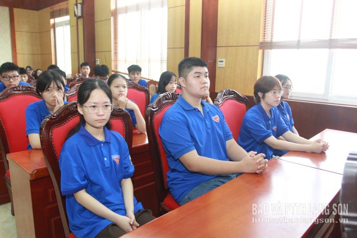 Đoàn viên, thanh niên dự hội nghị