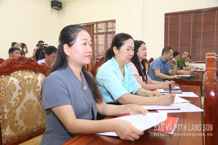 Các đại biểu tham dự cuộc kiểm tra