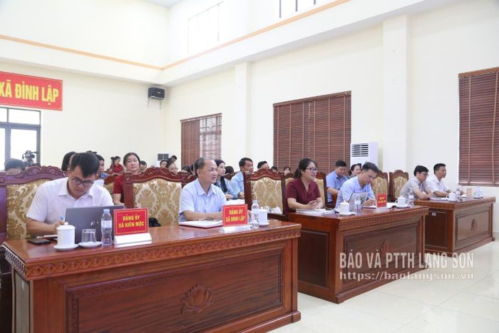 Đại biểu các xã tham dự cuộc kiểm tra