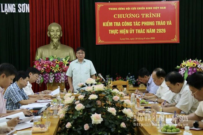 Thiếu tướng Trần Đình Hướng, Phó Trưởng Ban Công tác CCB Việt Nam phát biểu tại chương trình