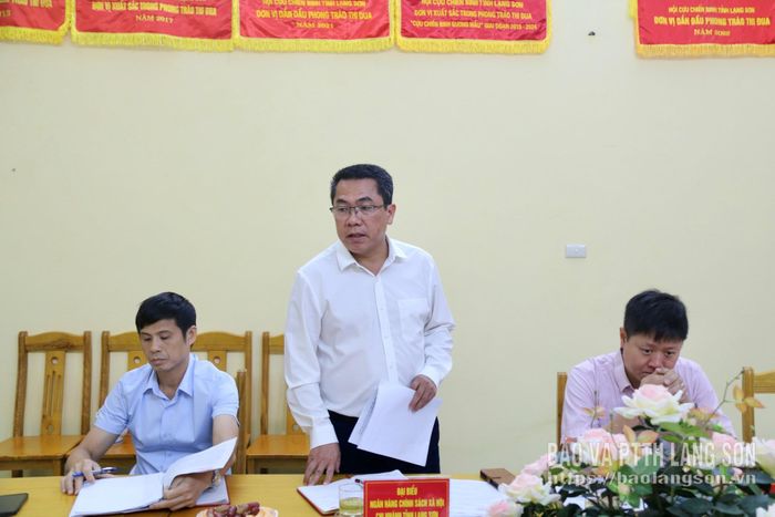 Đại diện Ngân hàng CSXH Chi nhánh tỉnh phát biểu ý kiến tại buổi làm việc