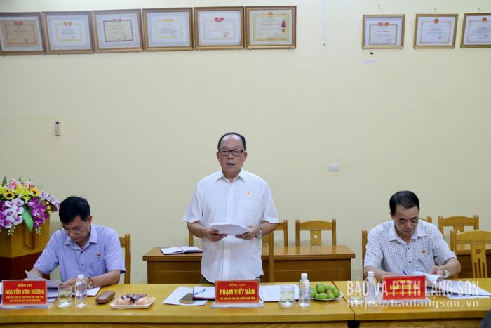 Lãnh đạo Hội CCB tỉnh báo cáo kết quả thực hiện phong trào CCB và hoạt động ủy thác 