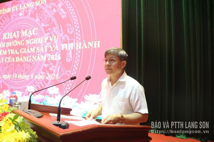 Lãnh đạo Ủy ban Kiểm tra Tỉnh ủy công bố các quyết định liên quan đến lớp bồi dưỡng