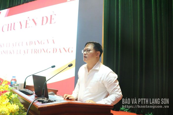 Lãnh đạo Vụ địa bàn II, Cơ quan Ủy ban Kiểm tra Trung ương truyền đạt chuyên đề tại lớp bồi dưỡng