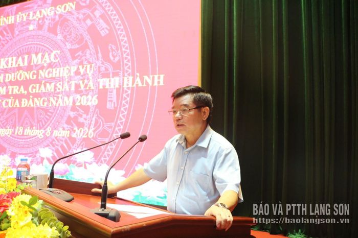 Lãnh đạo Ủy ban Kiểm tra Tỉnh ủy phát biểu khai mạc lớp bồi dưỡng