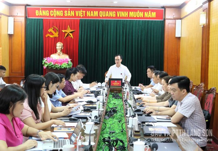 Lãnh đạo Ban Pháp chế HĐND tỉnh phát biểu kết luận cuộc thẩm tra
