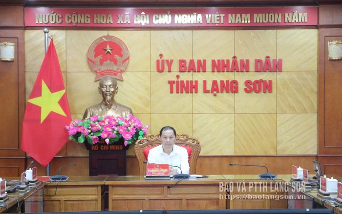 Giám đốc Sở Tư pháp, Phó Chủ tịch Thường trực Hội đồng phối hợp PBGDPL tỉnh dự hội nghị