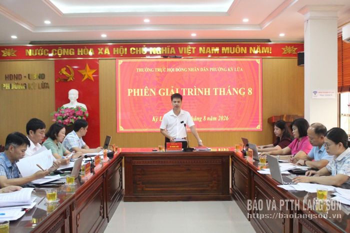 Đồng chí Hà Minh Anh, Tỉnh ủy viên, Bí thư Đảng ủy, Chủ tịch HĐND phường Kỳ Lừa kết luận phiên giải trình