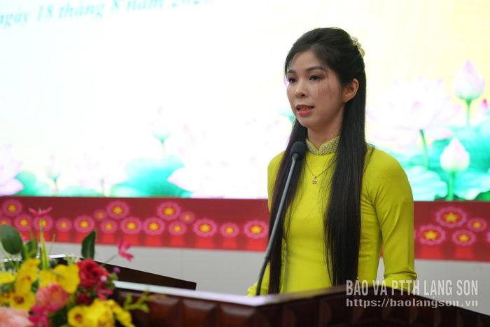 Đại diện Trường Mầm non Yên Trạch tham luận tại hội nghị