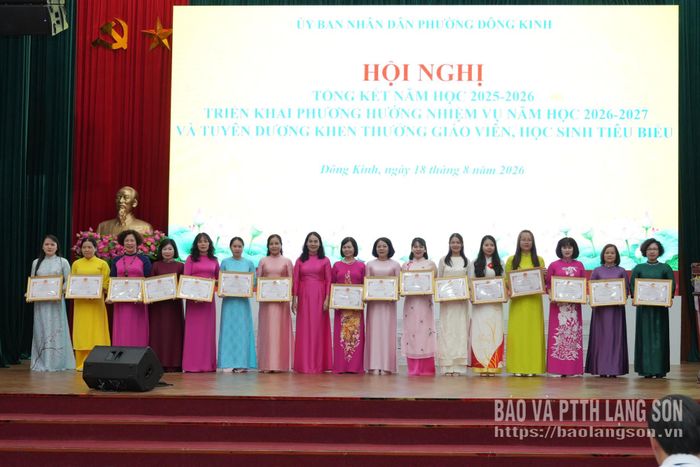 Các cá nhân được nhận Giấy khen của Chủ tịch UBND phường Đông Kinh