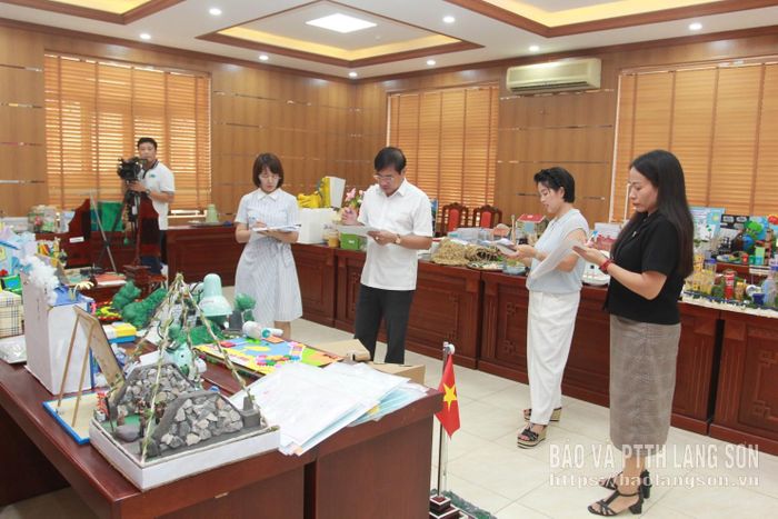 Ban Giám khảo chấm điểm các sản phẩm thuộc lĩnh vực phần mềm tin học 