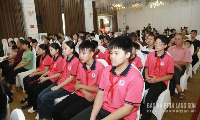 Các em học sinh dự ngày hội