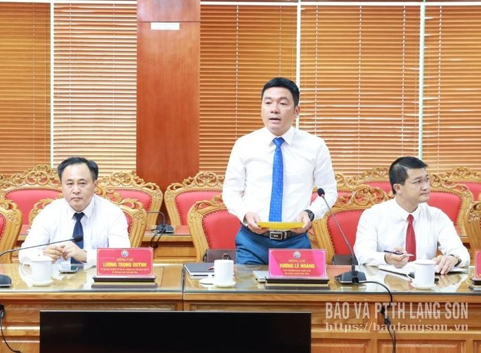 Lãnh đạo Ban Pháp chế HĐND tỉnh trình bày dự thảo quy chế phối hợp