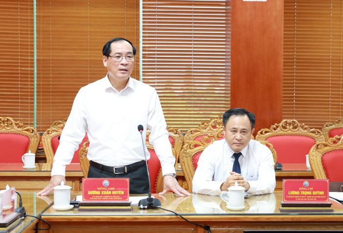 Đồng chí Dương Xuân Huyên, Ủy viên Ban Thường vụ Tỉnh ủy, Phó Chủ tịch Thường trực HĐND tỉnh phát biểu chỉ đạo tại lễ ký kết