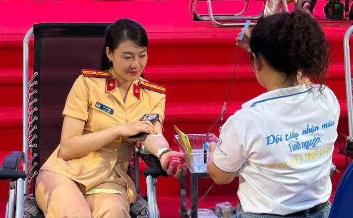 Hiến máu tình nguyện là một trong những hoạt động thiết thực được Công an tỉnh Lào Cai duy trì, qua đó phát huy tinh thần tương thân tương ái.