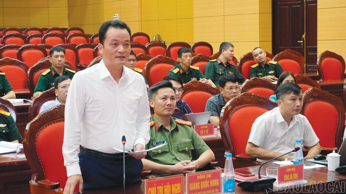 Đồng chí Giàng Quốc Hưng - Phó Chủ tịch UBND tỉnh phát biểu tại hội nghị.