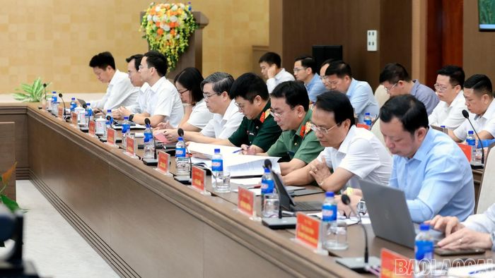 Các đại biểu dự phiên họp.