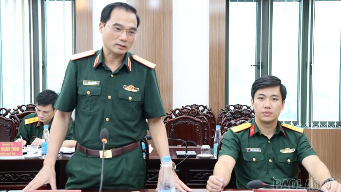 Thiếu tướng Đặng Quốc Đồng - Ủy viên Ban Thường vụ Tỉnh ủy, Phó Bí thư Đảng ủy, Chỉ huy trưởng Bộ Chỉ huy Quân sự tỉnh phát biểu tại buổi làm việc.