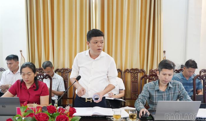 Lãnh đạo Phòng Kinh tế xã Bảo Thắng giải trình một số nội dung có liên quan.