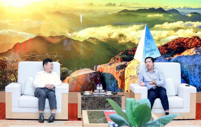 Bí thư Tỉnh ủy Dương Quốc Huy tiếp xã giao lãnh đạo Đại học Thái Nguyên.