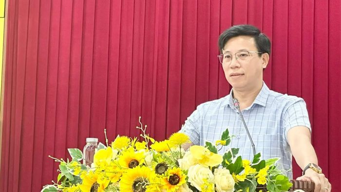 Đồng chí Lê Minh Đức – Bí thư Đảng ủy, Chủ tịch HĐND xã phát biểu tại hội nghị.