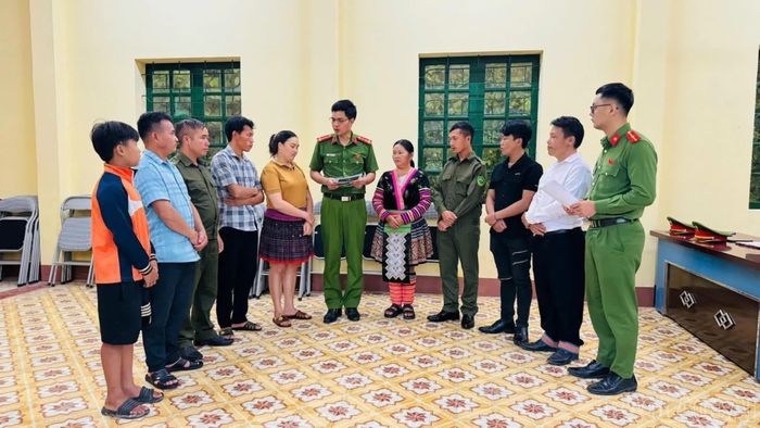 Công an xã Cát Thịnh thường xuyên gặp gỡ, trao đổi, giúp người dân hiểu rõ các quy định của pháp luật,