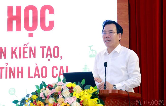 Đồng chí Dương Đức Huy - Trưởng Ban Tuyên giáo và Dân vận Tỉnh ủy đánh giá cao nội dung các tham luận tại hội thảo.