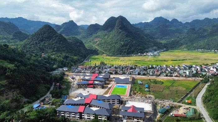 Với 980 học sinh, 28 lớp, nhà trường đã sẵn sàng bước vào năm học 2026 - 2027.