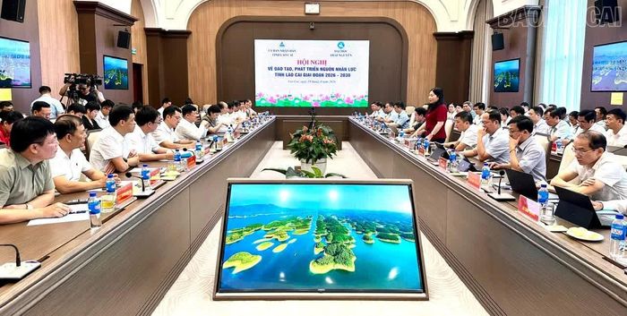Quang cảnh buổi làm việc.