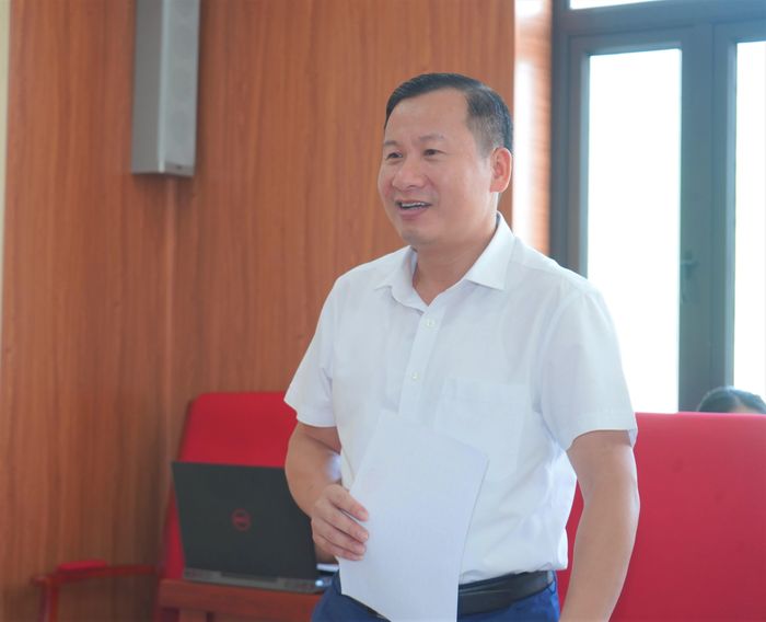 Đồng chí La Tiến Thuật – Bí thư Đảng ủy xã Khánh Yên phát biểu tại buổi làm việc.