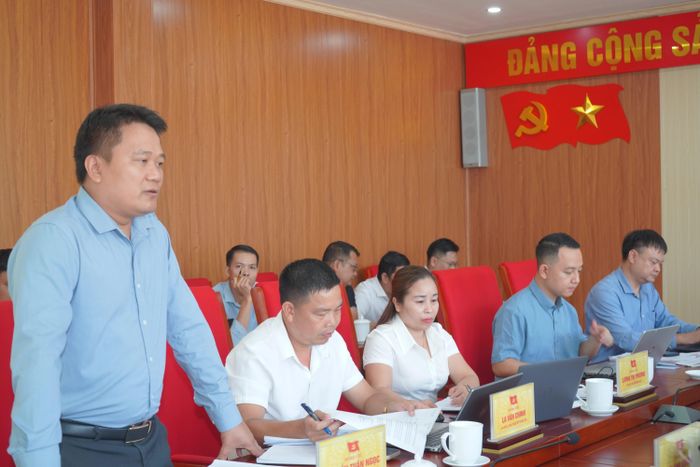 Đại biểu tham gia ý kiến tại buổi làm việc.