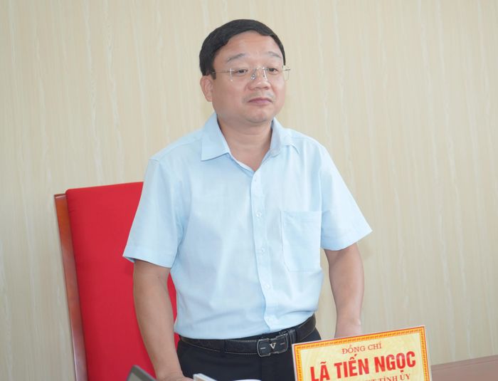 Đồng chí Lã Tiến Ngọc - Tổ trưởng Tổ giám sát số 01 phát biểu kết luận buổi làm việc.