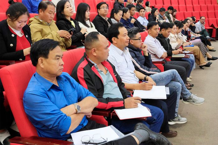 Các học viên tham gia lớp tập huấn tại khu vực trung tâm