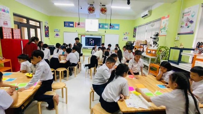 Học sinh tham gia hoạt động STEM ở Trường TH Nguyễn Trãi