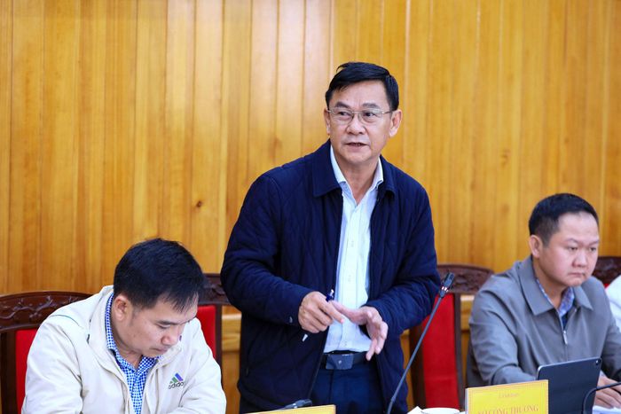 Phó Giám đốc Sở Công thương Lâm Đồng Võ Công Tuấn báo cáo hướng tháo gỡ các dự án năng lượng